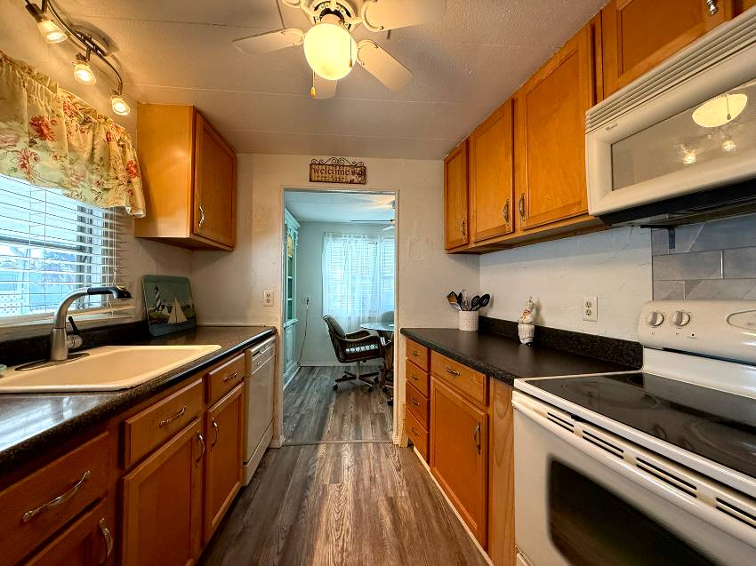 18 Date St a Bradenton, FL Mobile or Manufactured Home for Sale